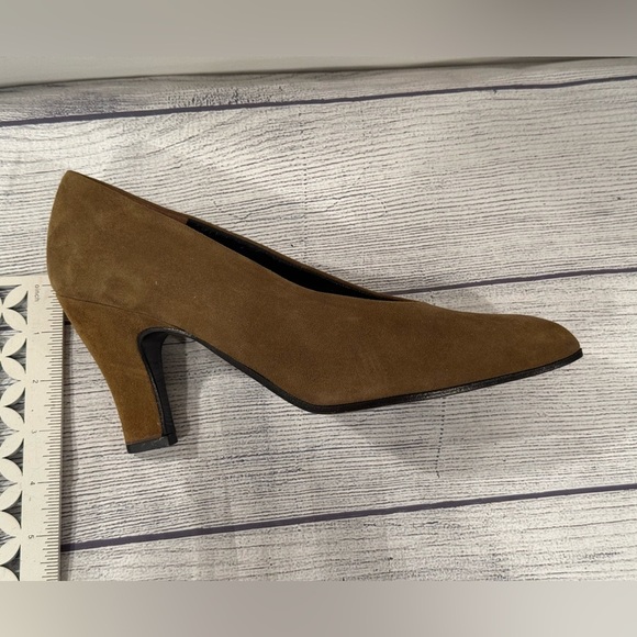 Charles Jourdan Brown Suede Heels/size 8M - Picture 9 of 13
